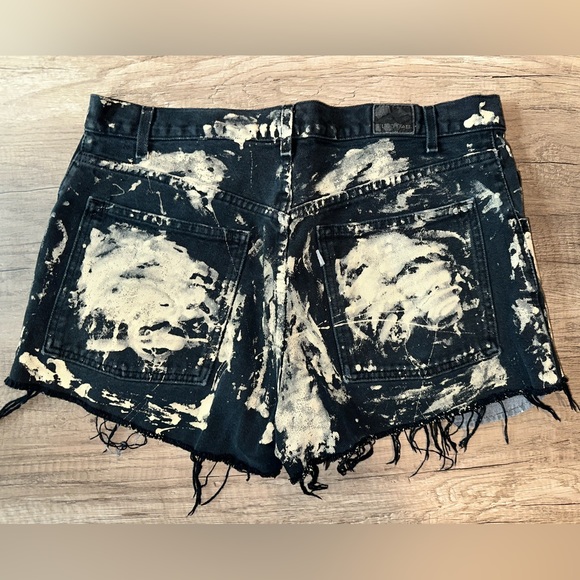 NWNT | Levi Paint Jean Shorts | W34 | Black and Cream - Picture 2 of 3